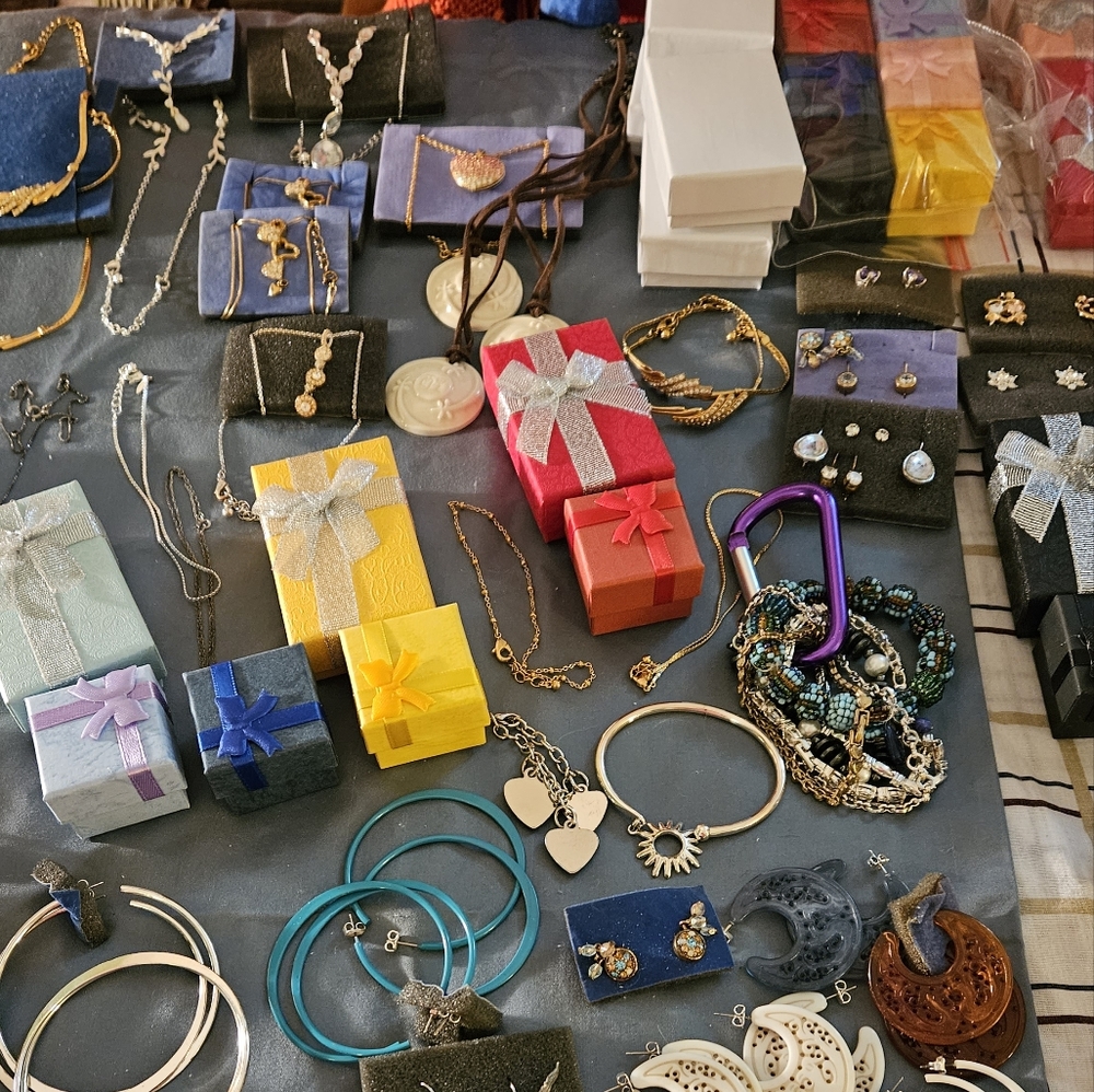 #2 From Wendy's closet for the poshshow item #2.